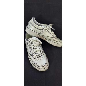 Womens Reebok Club CN5658 Sneakers Light Olive with Black Outlines Size 7.5